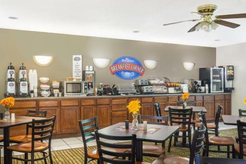 Posada La Quinta Inn & Suites Piqua