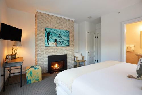 Posada Shelter Harbor Inn