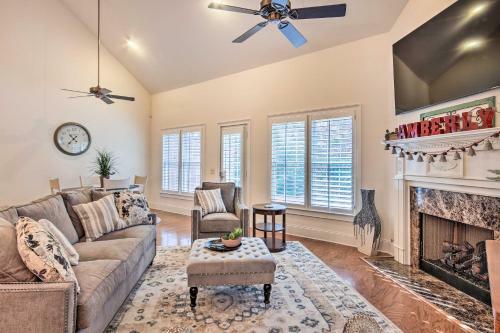 Upscale Home With Poker Room Less Than 1 Mi To Golf!