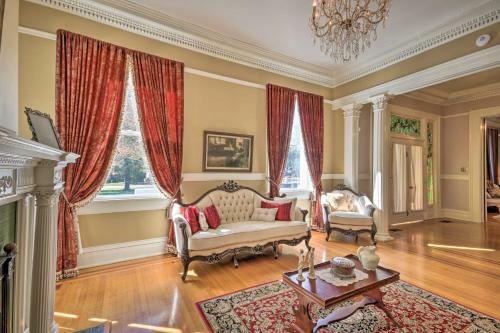 Exquisite Anderson Villa With Sunroom And Grill