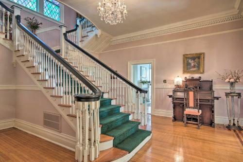 Exquisite Anderson Villa With Sunroom And Grill
