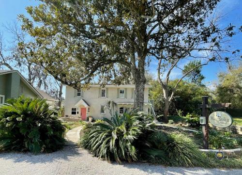 Magnolia Court Suites