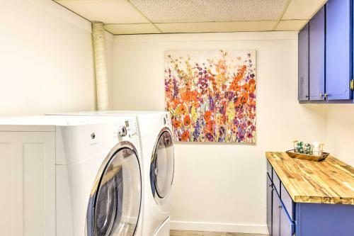 Bright Beaufort Home With Porch And Fire Pit!