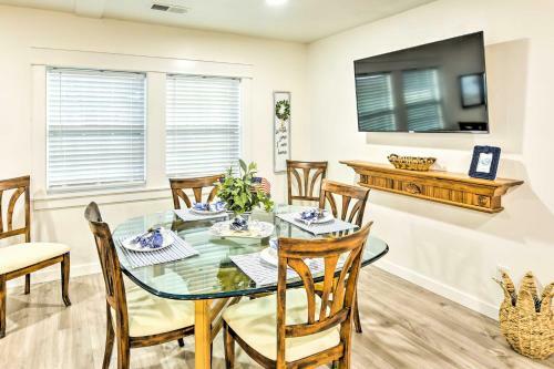 Bright Beaufort Home With Porch And Fire Pit!