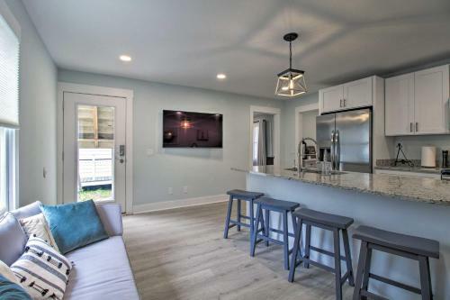 New! Renovated 2 Bed 2 Bath Apartment Downtown