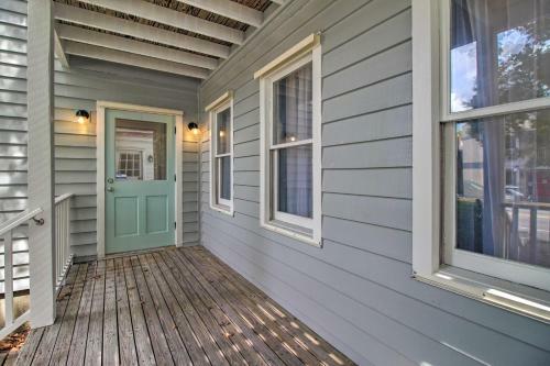 New! Renovated 2 Bed 2 Bath Apartment Downtown