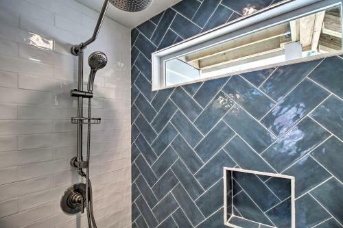 New! Renovated 2 Bed 2 Bath Apartment Downtown