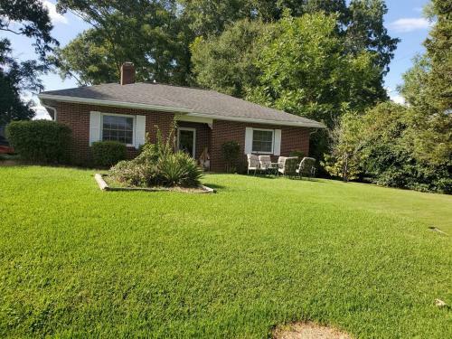Villa Greenwood Private Home Close To Everything With Hottub