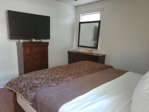 Villa Greenwood Private Home Close To Everything With Hottub