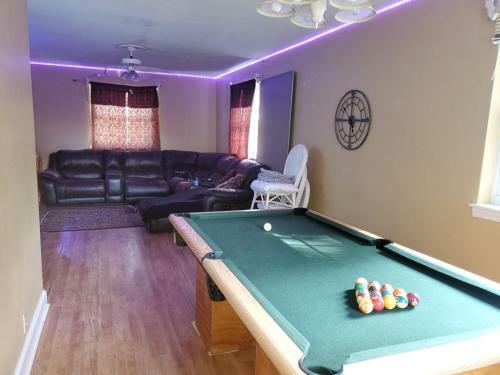 Villa Greenwood Private Home Close To Everything With Hottub