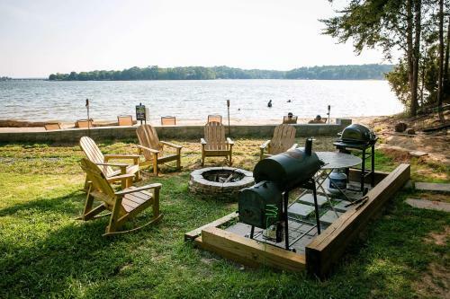 New Waterfront Cabin On The Large Sundeck #22 Cabin