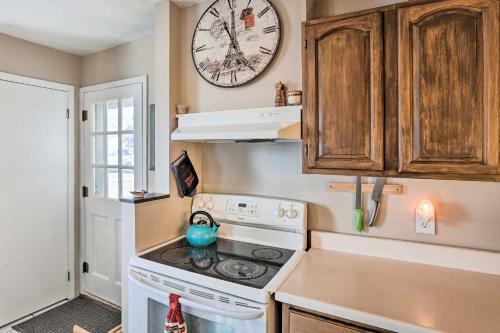 Cozy Rapid City Escape With Outdoor Fire Pit!