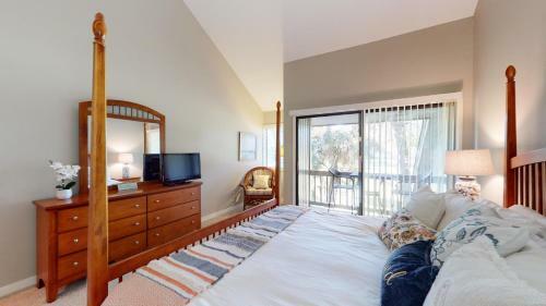 903 Inverness Village