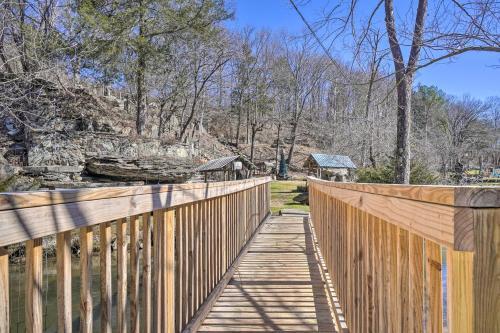 Idyllic Cookeville Cabin On Mini-golf Course!