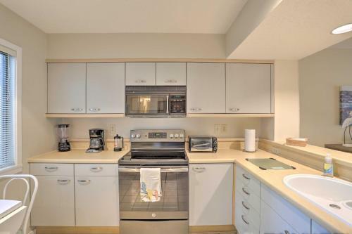 Villa Peaceful Kingston Resrort Escape With Lake Views!