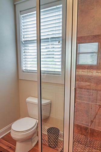 Spacious Lakefront Retreat With Fishing Dock And Deck!