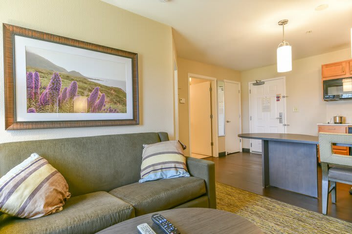 Hotel Candlewood Suites Medford