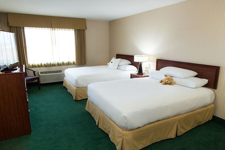 Hotel Rogue Regency Inn & Suites