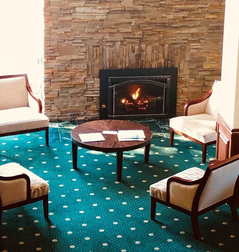 Hotel Rogue Regency Inn & Suites