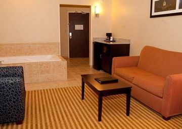 Hotel Comfort Suites East Broad At 270