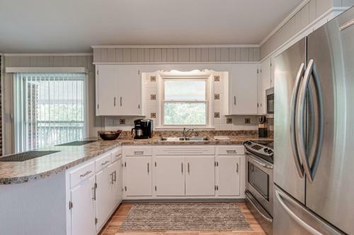 Lakefront Home Firepit & Deck