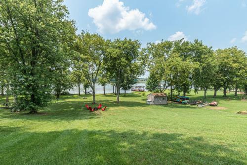 Lakefront Home Firepit & Deck
