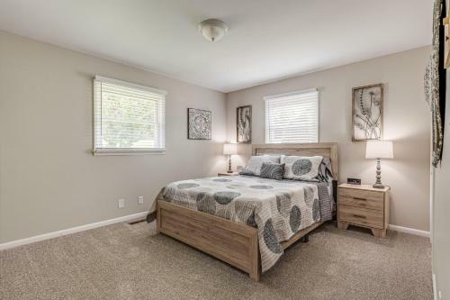 Lakefront Home Firepit & Deck