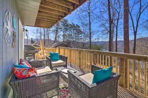Cozy Lake-view Home Dog Friendly And Boat Slip!