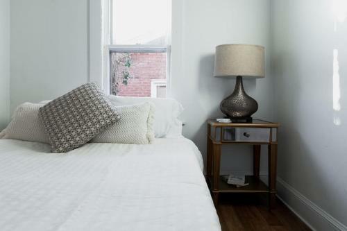 Cozy Mid-century Cottage King Bed 3bed 1bath
