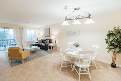 Apartamento Stylish Elegant Getaway King Bed Deck Views