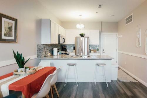 Apartamento New Boho Apt In Downtown Johnson City King Bed