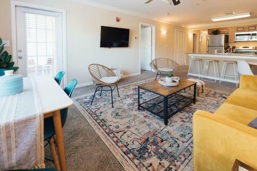 The Bohemian Escape Near Etsu- King Bed!