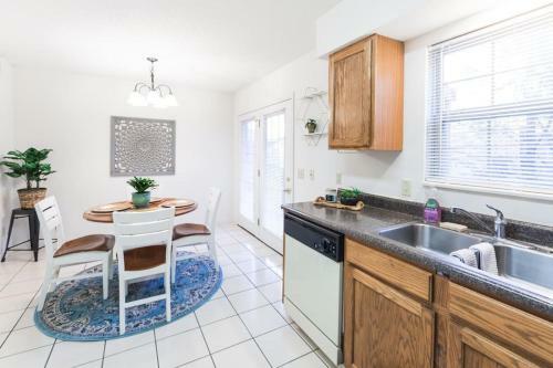 Beautiful Boho Condo In Johnson City, Tn King Bed