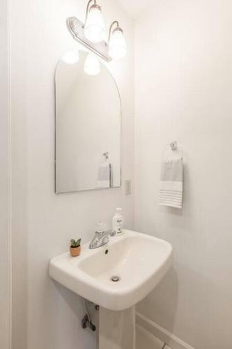 Beautiful Boho Condo In Johnson City, Tn King Bed