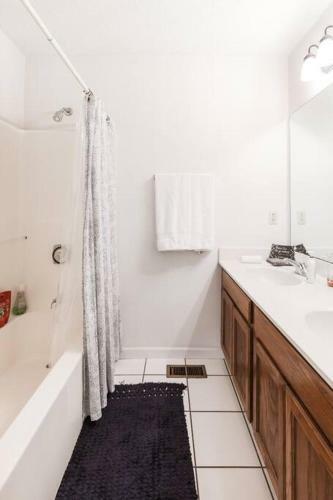 Beautiful Boho Condo In Johnson City, Tn King Bed