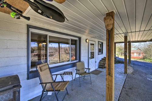 Sun-soaked Kingsport Home With Deck And Lake View