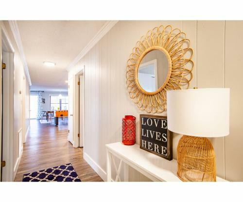 Classic Lake House Lakefront With Fire Pit And Dock