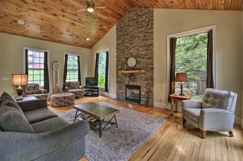Lakefront Cottage With Private Double Dock