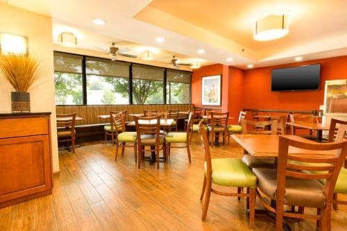 Hotel Drury Inn & Suites Charlotte University Place