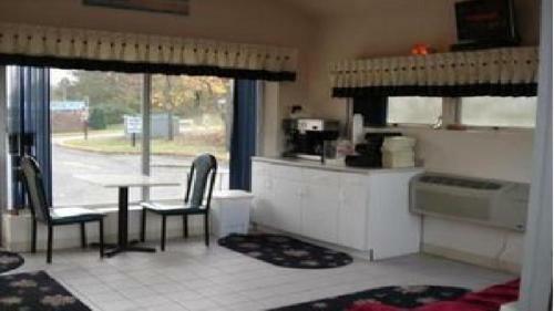 Tides Motor Inn