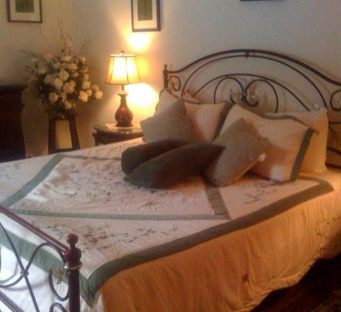 Posada La Perla At Gregory House Country Inn & Restaurant