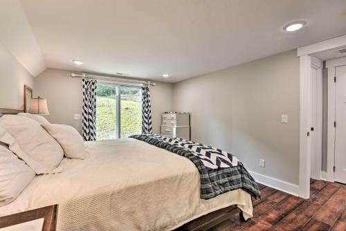 Renovated Lakeside Home With Private Boat Dock!