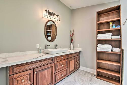 Renovated Lakeside Home With Private Boat Dock!