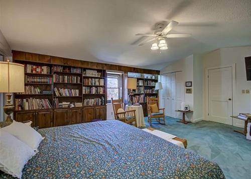Far Horizons #416 By Aunt Bug's Cabin Rentals