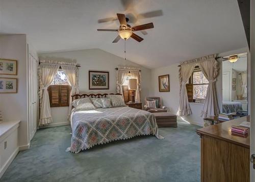 Far Horizons #416 By Aunt Bug's Cabin Rentals