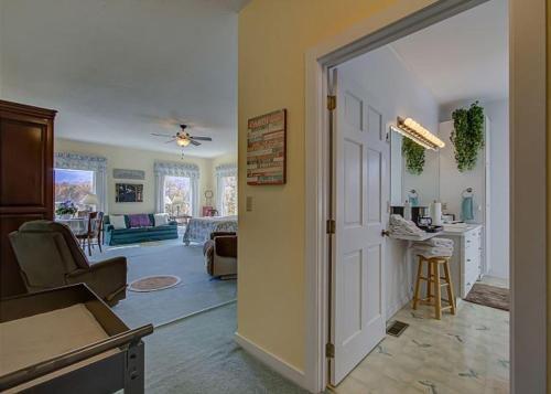 Far Horizons #416 By Aunt Bug's Cabin Rentals