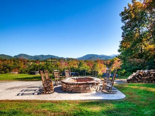 Abrams Retreat At Cades Cove With Mountain Views