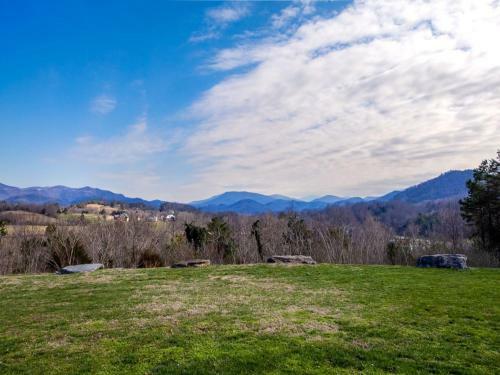 Abrams Retreat At Cades Cove With Mountain Views