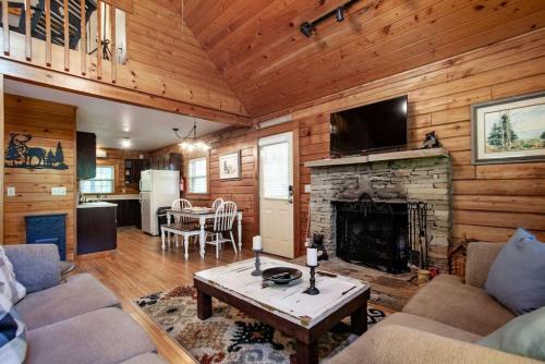 Laurel Valley Charmer With Grill And Golf Course Access