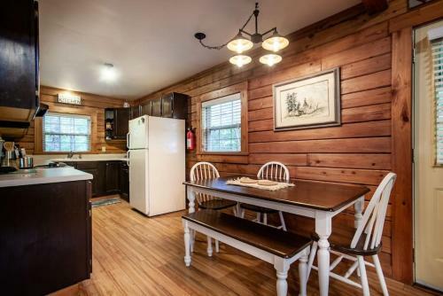Laurel Valley Charmer With Grill And Golf Course Access